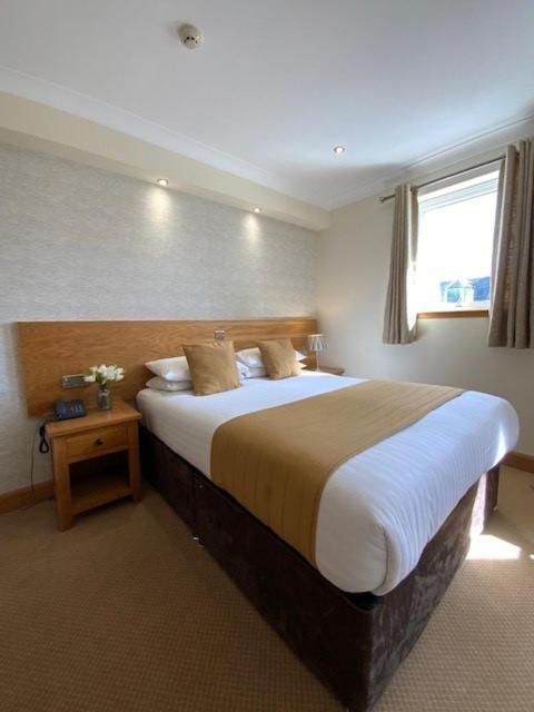 Victoria Hotel Kirkcaldy Exterior photo