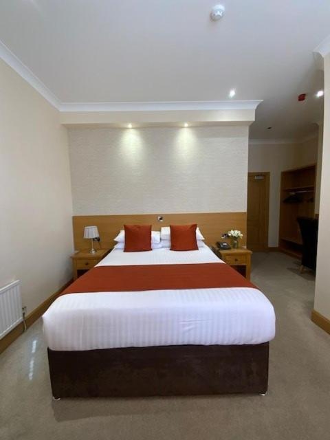 Victoria Hotel Kirkcaldy Exterior photo